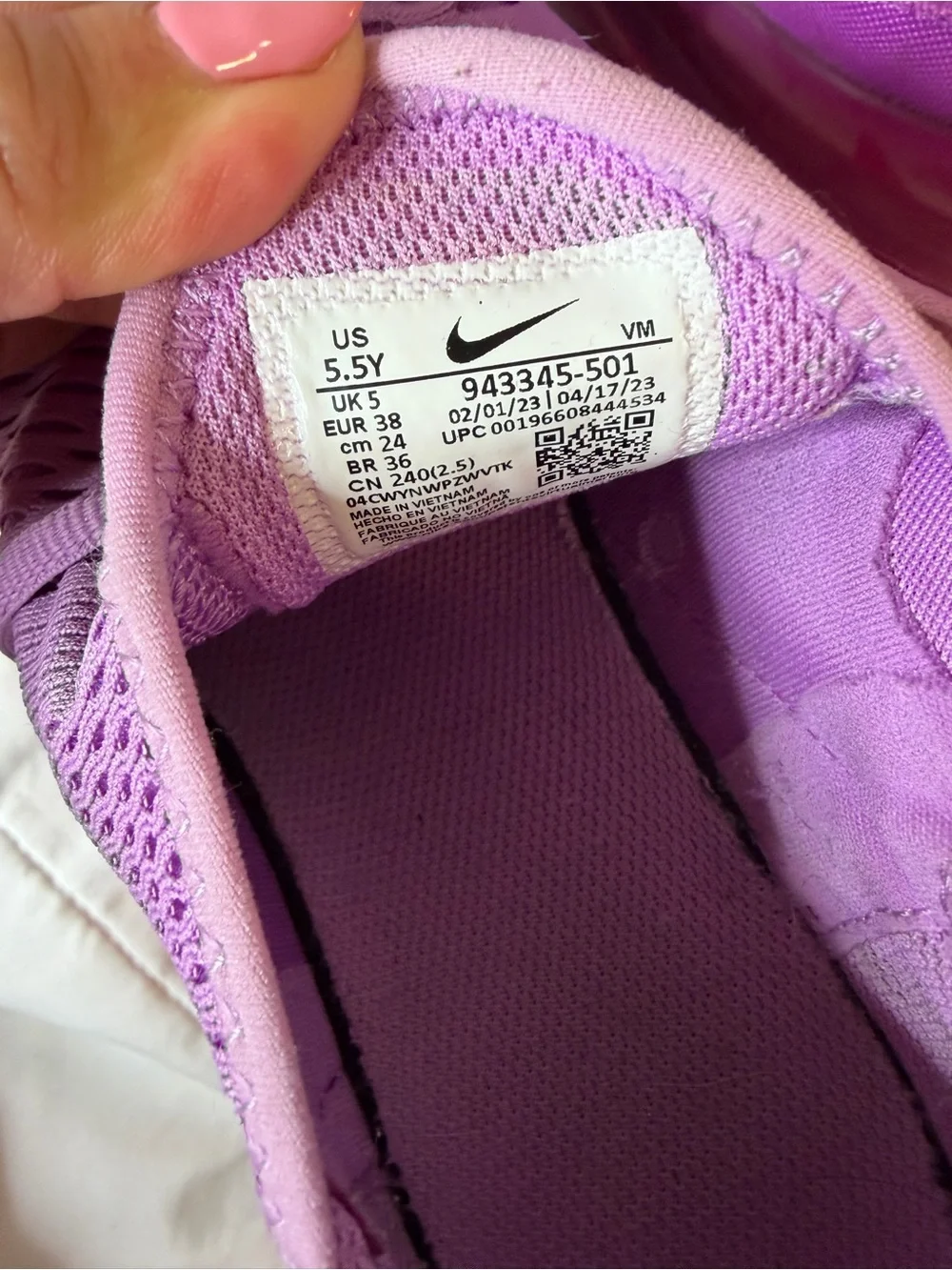 Nike Women's Air Max 270 in Vibrant Purple - Picture 3 of 3